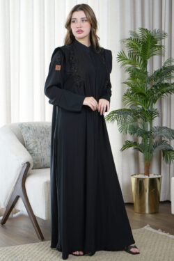 عباية بلياقه و شك من اكتاف بأسود