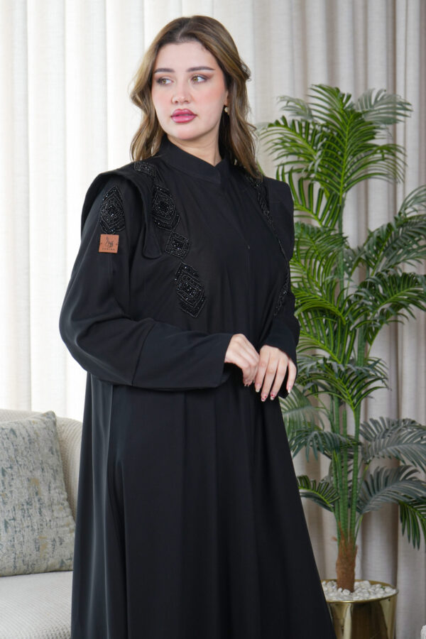 ⁦عباية بلياقه و شك من اكتاف بأسود⁩ - الصورة ⁦5⁩