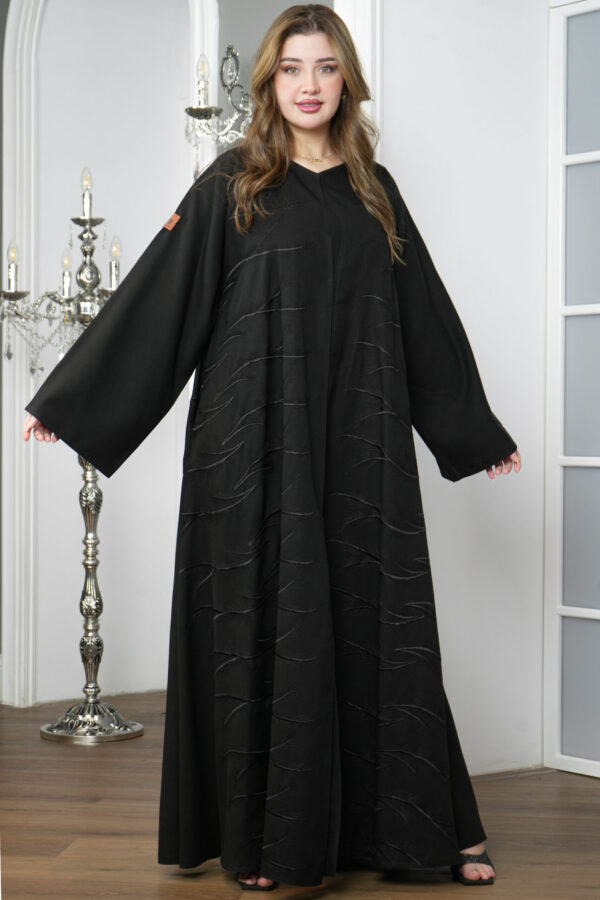 ⁦عباية حنين كلوش مطرزة بلاسود⁩ - الصورة ⁦3⁩