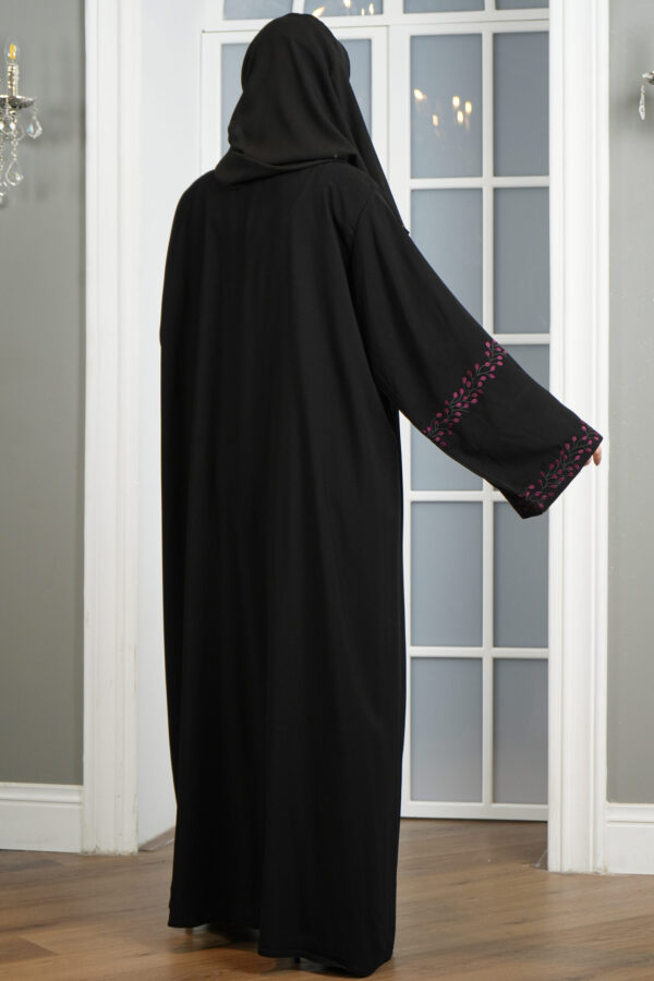 ⁦عبايه كارول كريب مطرزة بلون مخفي بلون عنابي⁩ - الصورة ⁦3⁩