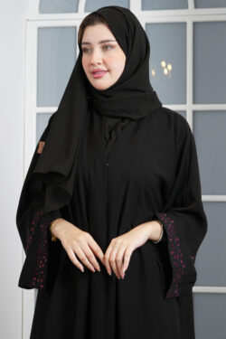 عبايه كارول كريب مطرزة بلون مخفي بلون عنابي