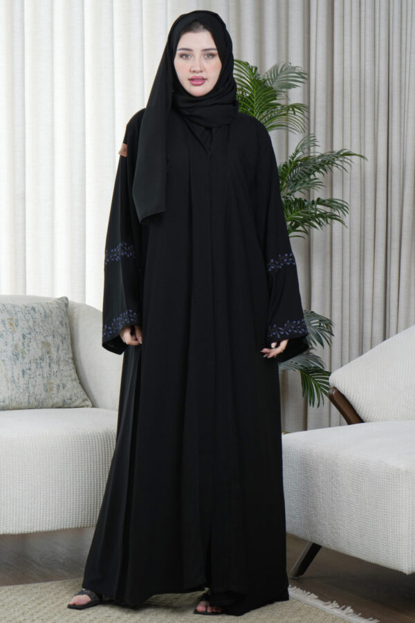 ⁦عبايه كارول كريب مطرزة بلون مخفي بلون كحلي⁩ - الصورة ⁦3⁩