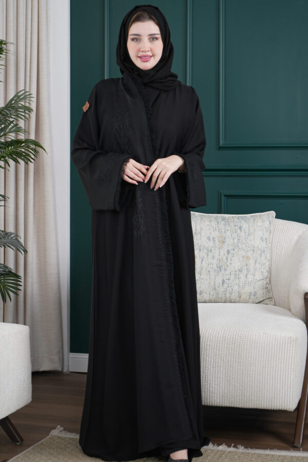 ⁦عبايه ايوان بتطريز اري بلاسود وريش من اطراف⁩ - الصورة ⁦3⁩