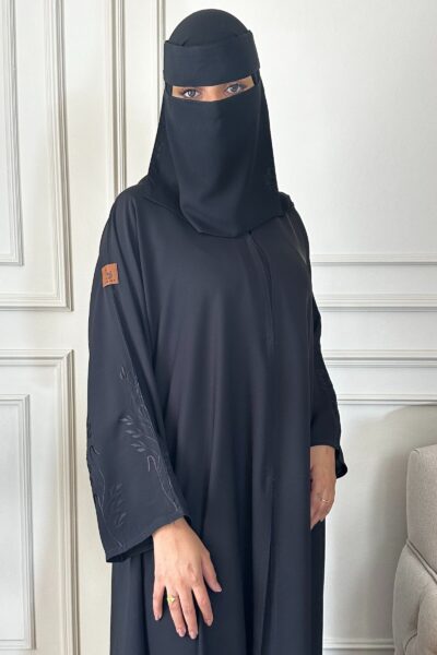 ⁦عبايه كلوش بتطريز مخفي من كم و اسفل العبايه⁩ - الصورة ⁦4⁩