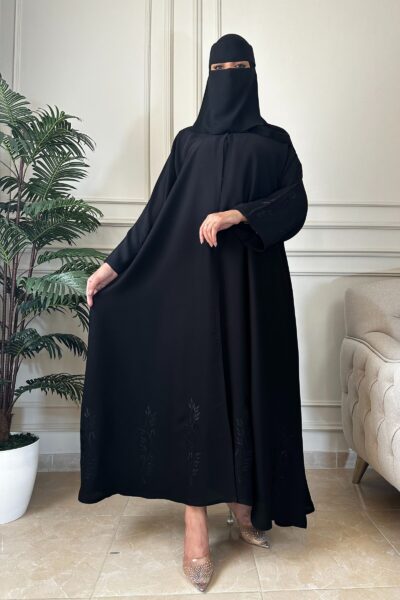 ⁦عبايه كلوش بتطريز مخفي من كم و اسفل العبايه⁩ - الصورة ⁦5⁩