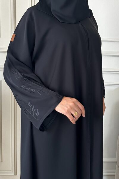 ⁦عبايه كلوش بتطريز مخفي من كم و اسفل العبايه⁩ - الصورة ⁦6⁩
