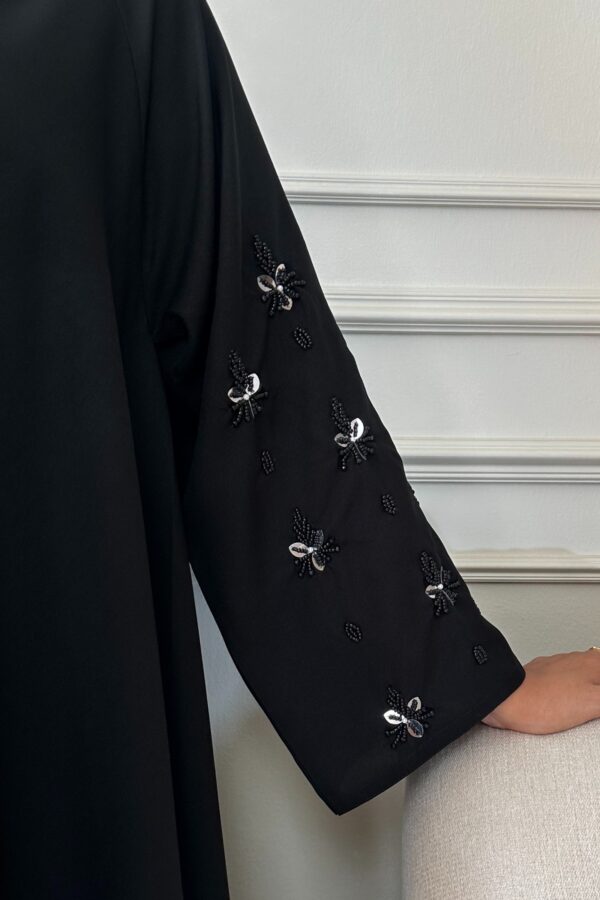 ⁦عبايه لينا كلوش بشك ورود على اكمام⁩ - الصورة ⁦5⁩