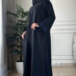 عباية سيلين مزينة بشك مخفي بلون كحلي