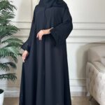 عباية سيلين مزينة بشك مخفي بلون اسود