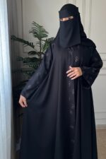 عبايه كلوش بتطريز مخفي من امام و كم بلون مخفي