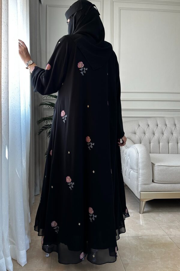 ⁦عباية كلوش شيفون مبطنه و مورده بلون وردي⁩ - الصورة ⁦10⁩