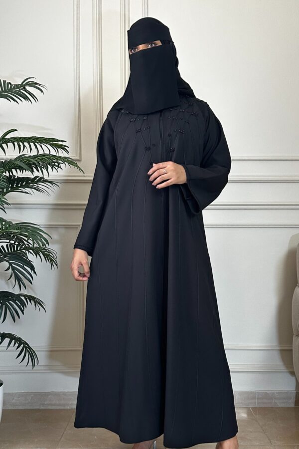 ⁦عبايه كتف بقيطان ناعم و شك محدد من اطراف قيطان⁩ - الصورة ⁦5⁩