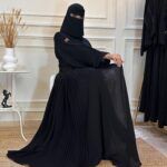 عبايه اسود بتدخل قماش مكسر شك من اجناب