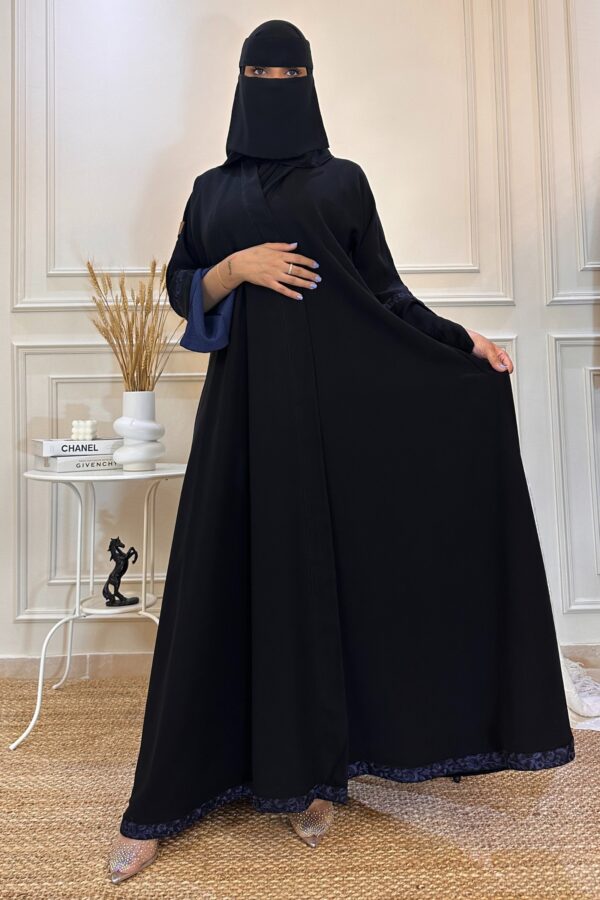 ⁦عبايه ترف كلوش بشريط ورود كحلي⁩ - الصورة ⁦3⁩