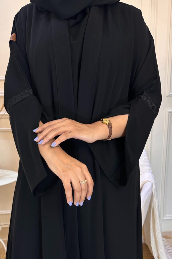 ⁦عبايه ترف بشريط ورود اسود⁩ - الصورة ⁦5⁩