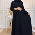 عبايه ترف بشريط ورود اسود