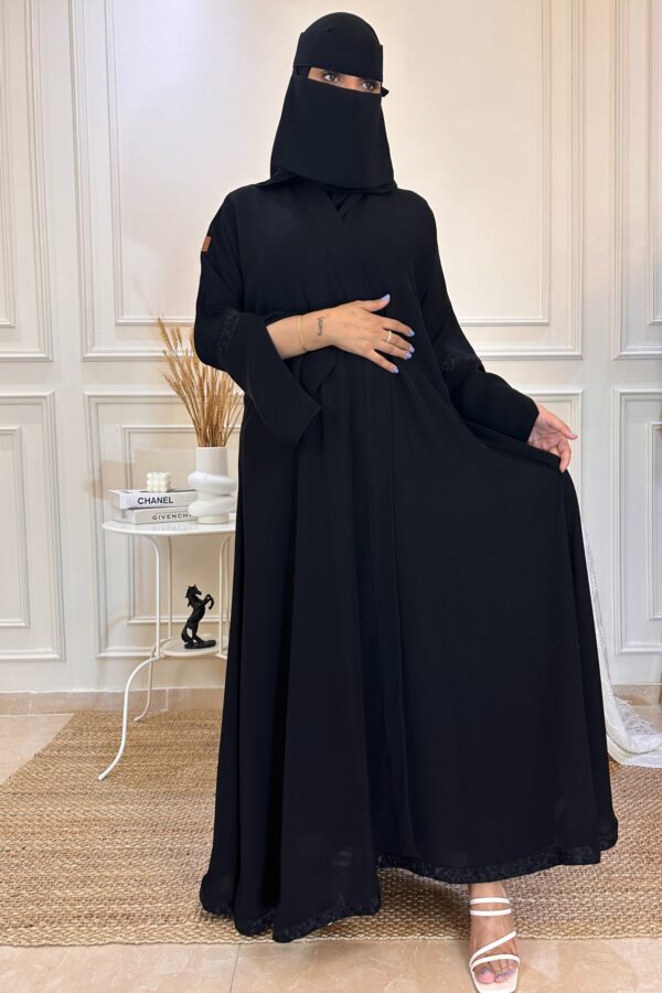 ⁦عبايه ترف بشريط ورود اسود⁩ - الصورة ⁦6⁩