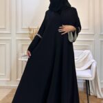 عباية كلوش محددة بشريط ورود ملونة