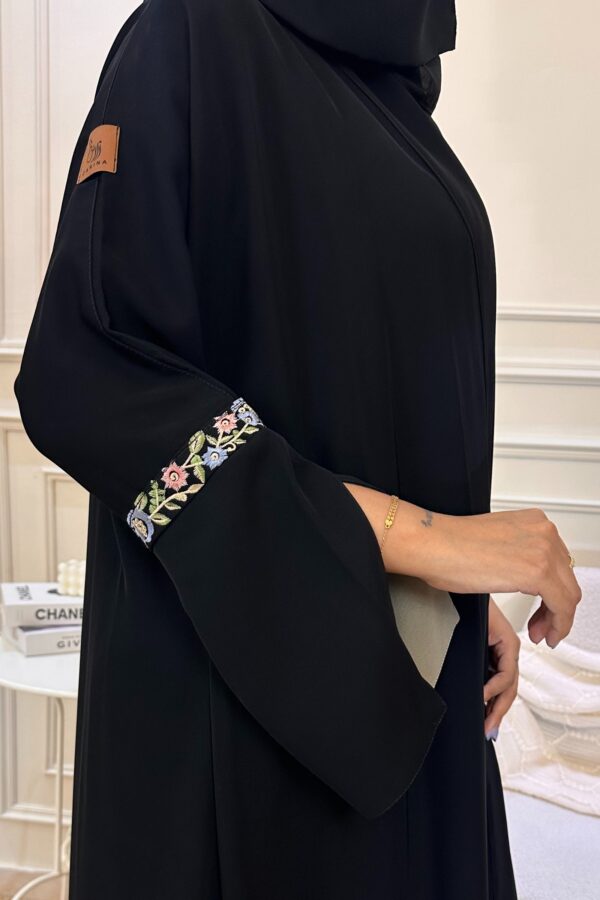 ⁦عباية ترف بشريط ورود ملونة⁩ - الصورة ⁦6⁩