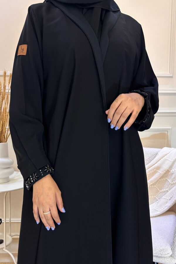 ⁦عباية كيان بليزر و لولو أسود على اكمام⁩ - الصورة ⁦3⁩