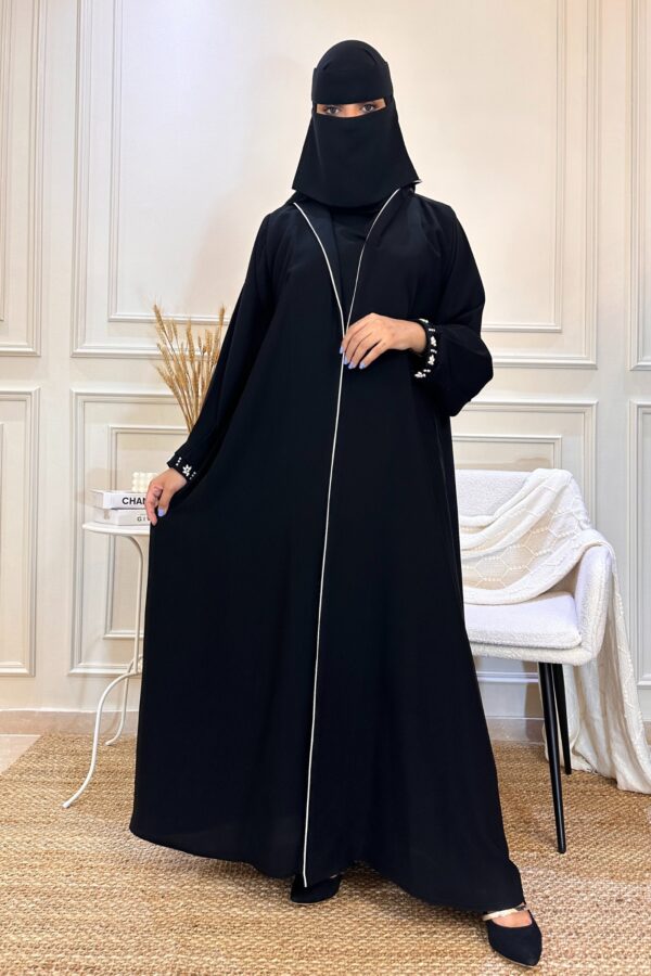 ⁦عبايه بليزر و شك لولو ابيض على اكمام⁩ - الصورة ⁦2⁩