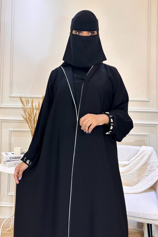 ⁦عبايه بليزر و شك لولو ابيض على اكمام⁩ - الصورة ⁦3⁩