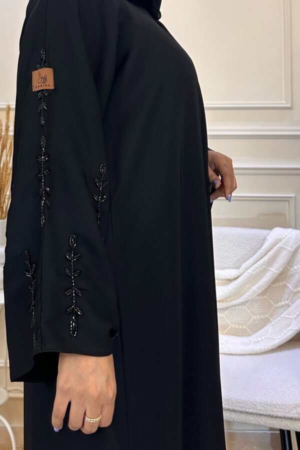 ⁦عبايه كتف بشك اسود على اكمام⁩ - الصورة ⁦3⁩