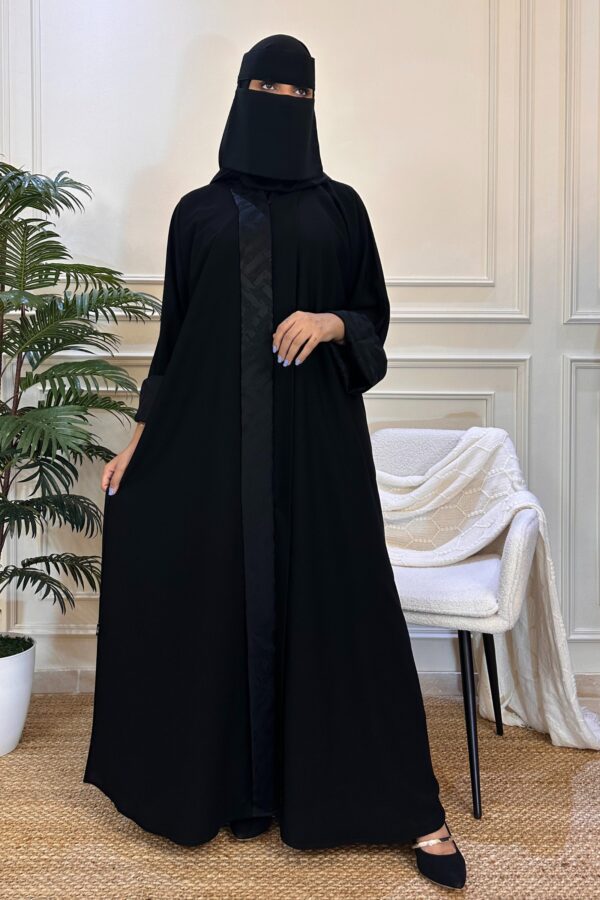 ⁦عبايه ساده كريب محدده من امام و كم صفط⁩ - الصورة ⁦2⁩