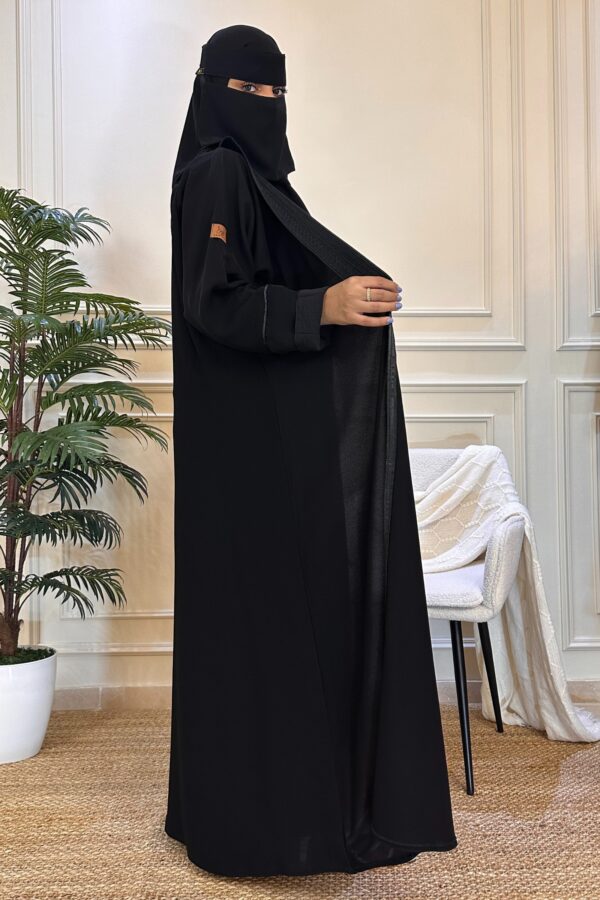 ⁦عبايه مفتوحة بطبقة داخلية مع ربطة جانبية⁩ - الصورة ⁦3⁩