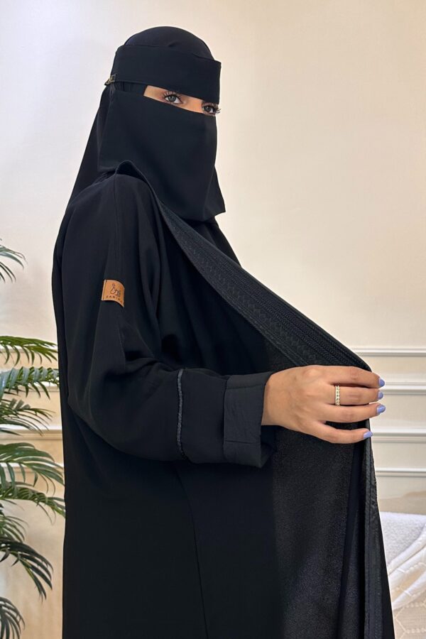 ⁦عبايه مفتوحة بطبقة داخلية مع ربطة جانبية⁩ - الصورة ⁦5⁩