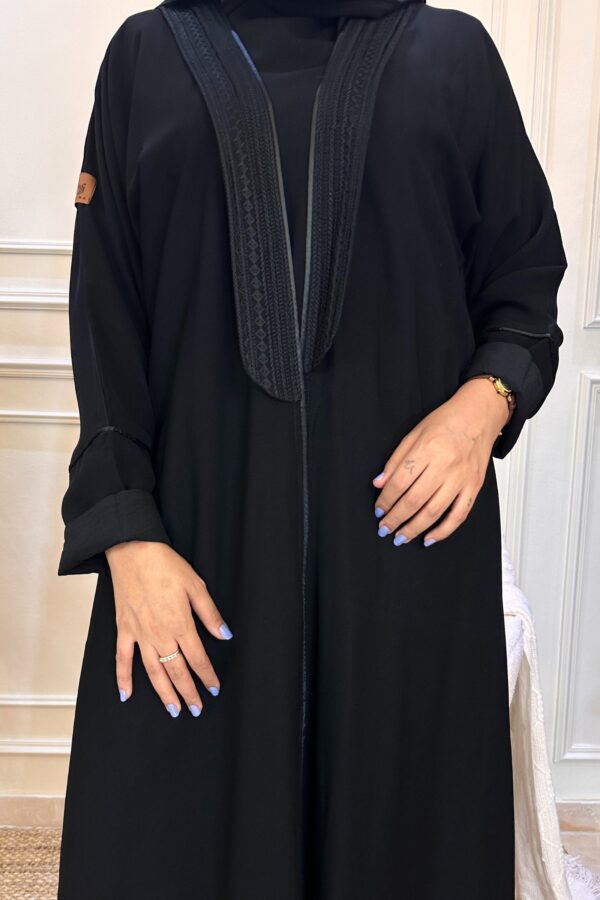 ⁦عبايه مفتوحة بطبقة داخلية مع ربطة جانبية⁩ - الصورة ⁦9⁩