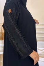 ⁦عبايه كتف بتطريز اسود اري⁩ - الصورة ⁦3⁩