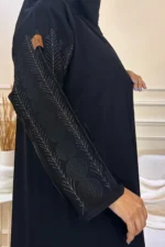 ⁦عباية كتف بتطريز اسود اري⁩ - الصورة ⁦4⁩