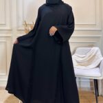 عباية مقفلة كلاسيك محددة بأسود