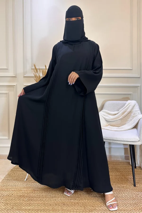⁦عباية مقفلة كلاسيك محددة بأسود⁩ - الصورة ⁦2⁩