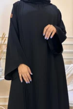 ⁦عباية مقفلة كلاسيك محددة بأسود⁩ - الصورة ⁦7⁩