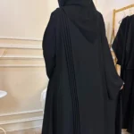 عباية مقفلة كلاسيك محددة بأسود
