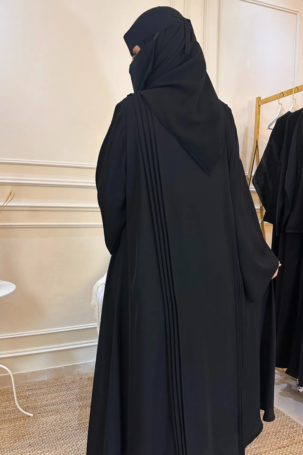 ZA-0673 (5) عباية مقفلة كلاسيك محددة بأسود عباية مقفلة كلاسيك محددة بأسود