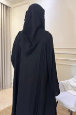 ⁦عباية مقفلة كلاسيك محددة بأسود⁩ - الصورة ⁦4⁩