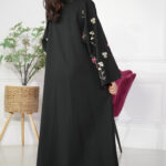 عباية بناتية بشك ملون على الأكمام بشكل و زهور ملونة