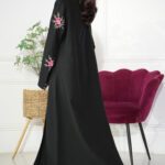 عبايه بناتية مطرزة على اكمام بشكل ورورد ملونه