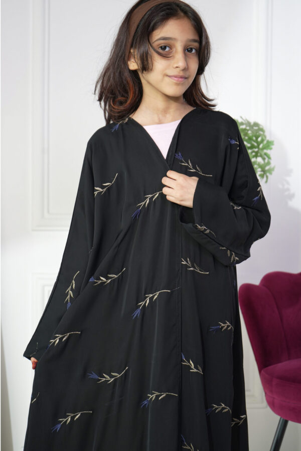 ⁦عبايه بناتي بتطريز كامل بلون نحاسي و كحلي⁩ - الصورة ⁦5⁩