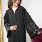 عباية بناتية مطرز بني مخفى على الكم