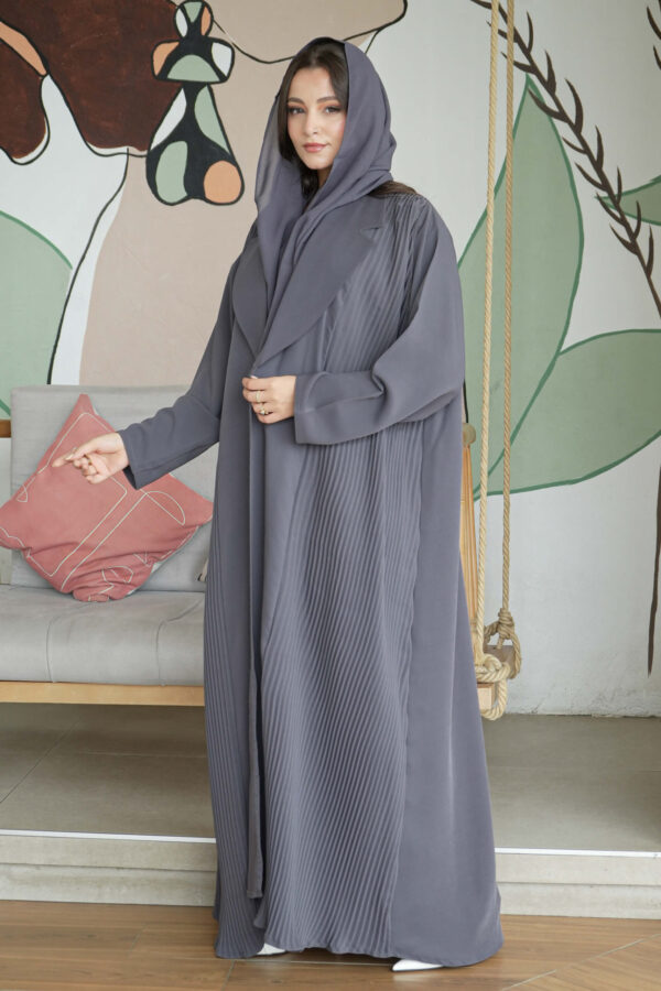 ⁦عباية بليزر رمادي بكسرات من الاجناب⁩ - الصورة ⁦3⁩