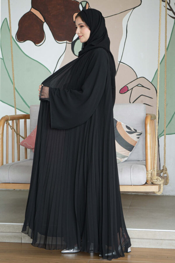 ⁦عباية حرير كسرات كامل وكم دانتيل مميزة⁩ - الصورة ⁦9⁩