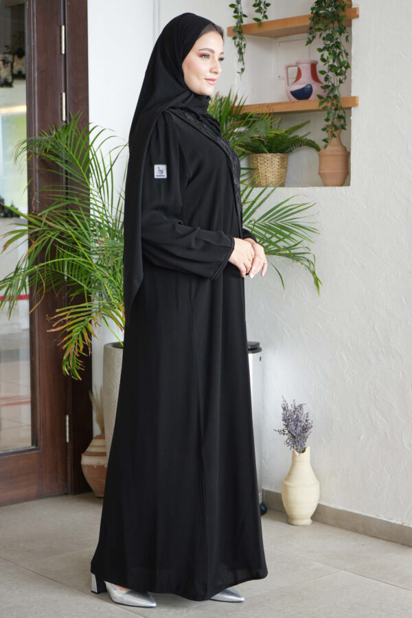 ⁦عباية بليزر كريب بشك اسود و خيوط مخفية بشك⁩ - الصورة ⁦7⁩