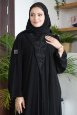 ⁦عباية بليزر كريب بشك اسود و خيوط مخفية بشك⁩ - الصورة ⁦3⁩