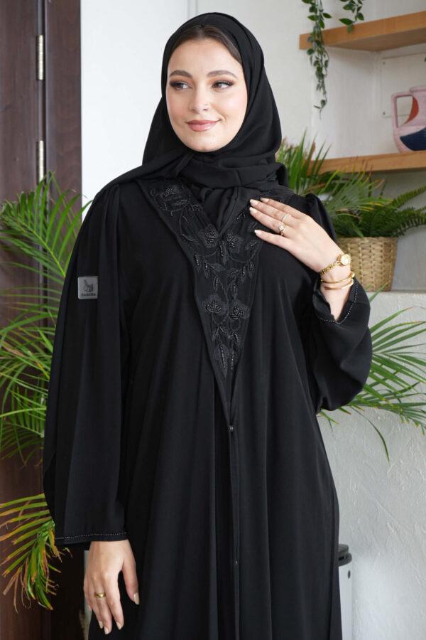 ⁦عباية بليزر كريب بشك اسود و خيوط مخفية بشك⁩ - الصورة ⁦3⁩