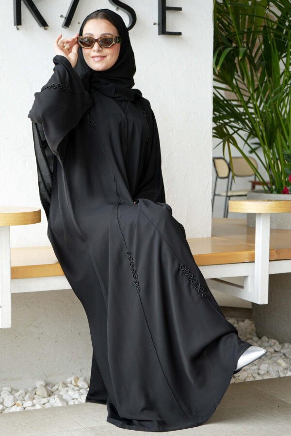 ⁦عباية نواعم كلوش بلمسة شك اسود ناعمة⁩ - الصورة ⁦4⁩