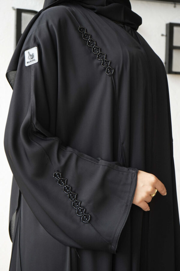 ⁦عباية نواعم كلوش بلمسة شك اسود ناعمة⁩ - الصورة ⁦6⁩